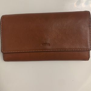 Fossil -Brown leather wallet like new!